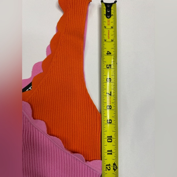 Colorblock Scalloped Ribbed Tank Top - Picture 9 of 12